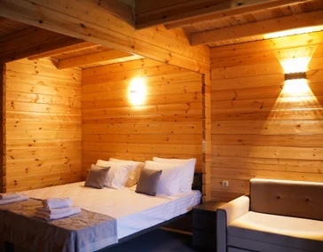 Шале у бассейна